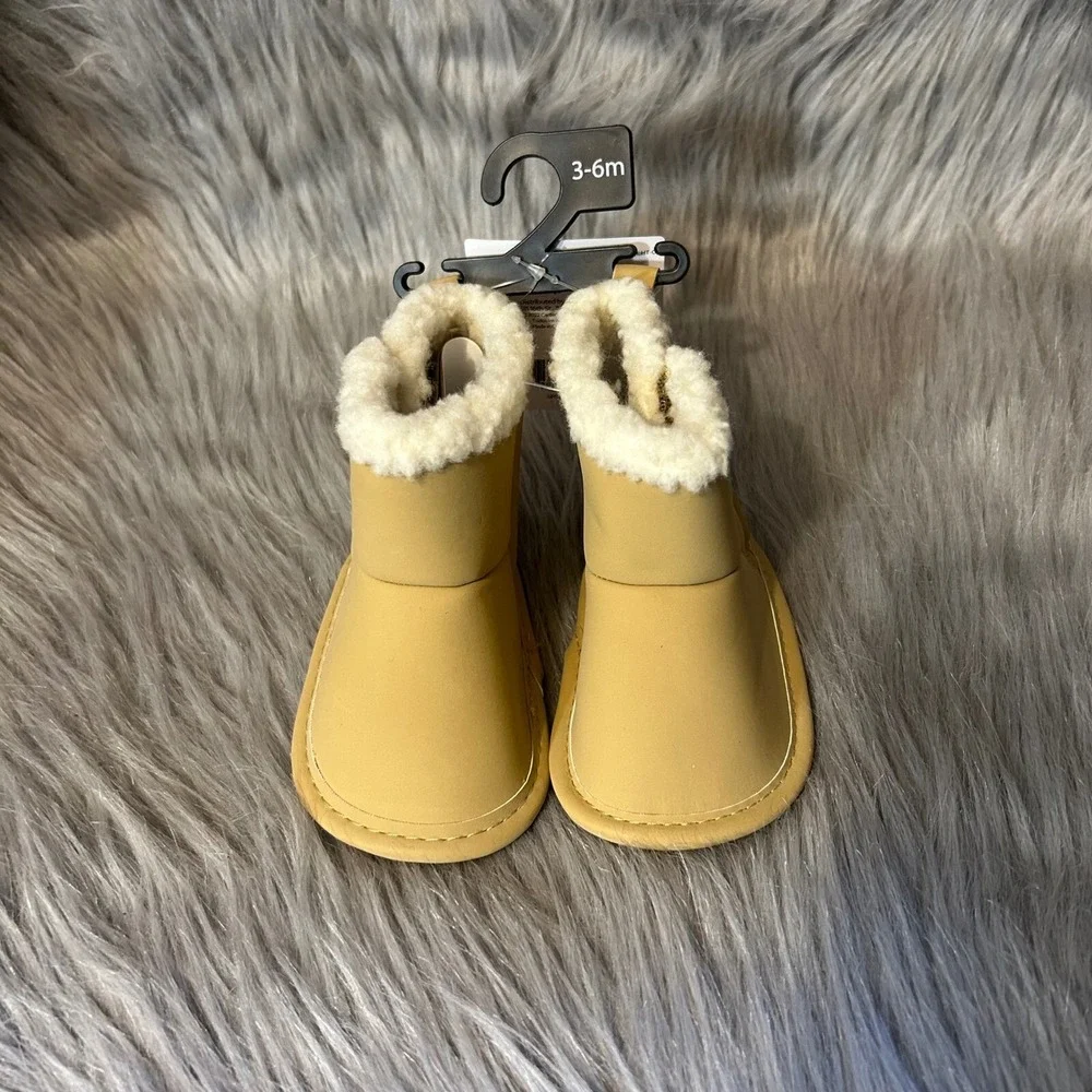 Carter's Child Of Mine Crib Shoes Baby's Size 3-6 Months Beige Boots Booties